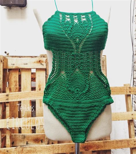 Malla o traje de baño elástico tejido al crochet en color verde