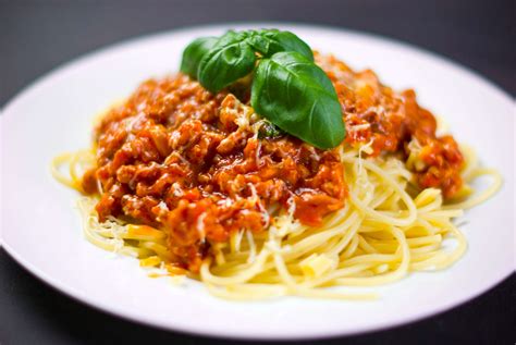 Basil Dinner Food Italian Pasta Plate Spaghetti 4k Hd Wallpaper