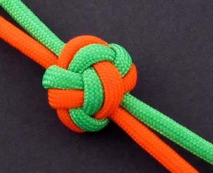 In the following segments we will take a look at how to braid paracord with four strands to form three distinct patterns. YouTube | Diamond knot, Paracord knots, Knots