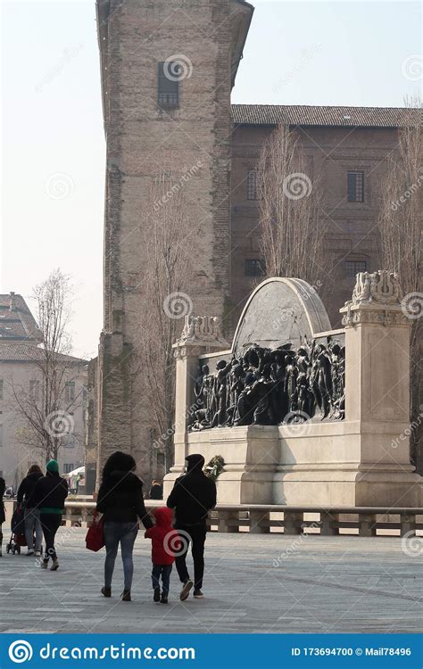 You never know how strong you really are until being brave is the only option you have|an advocate for dv awareness|♥️ contact.emiliahanafi@gmail.com m.malaysiakini.com/news/344431. Family With Child And People Walking In Piazza Della Pace ...