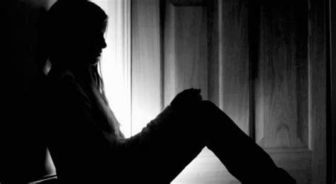 Joven Violada Durante 16 Años Por Su Padre Lo Denuncia Cuando Abusa De