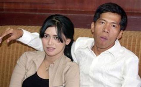 He is known for his work on valentine (2017), pokun roxy (2013) and setan budeg. Profil Biodata Kiwil | Profil Artis Terbaru