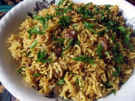 Nasi briyani biasanya dimasak sekaligus beserta lauk yang diinginkan misalnya daging sapi, ayam ataupun ikan. Resepi Nasi Briyani - Resepi Bonda