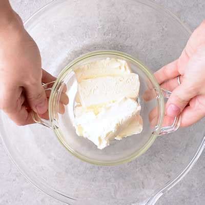 Cook and stir onion and garlic in hot oil until lightly browned, 4 to 7 minutes. Creamy Spinach Dip - Homemade Hooplah