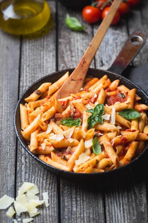 How many calories are in a bowl of pasta with tomato sauce? Penne Pasta In Tomato Sauce Stock Image - Image of ...