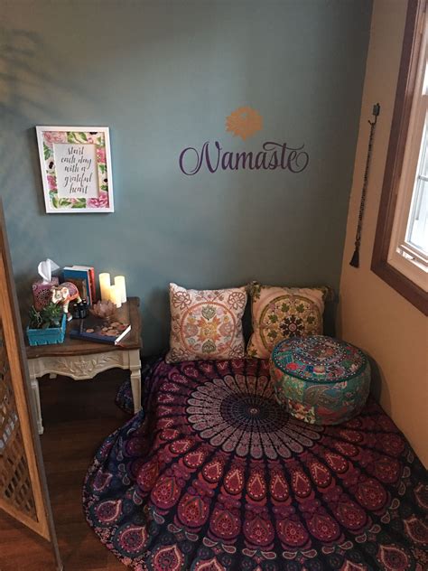 20 small meditation corner in bedroom