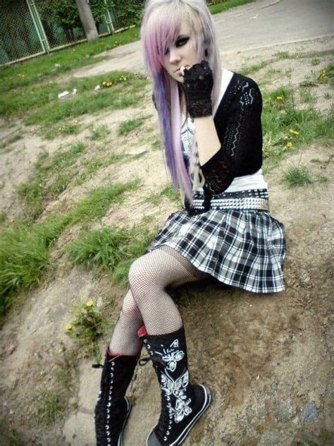 Pin By Amberlee Dominguez On Cool Outfits In Scene Girl Outfits