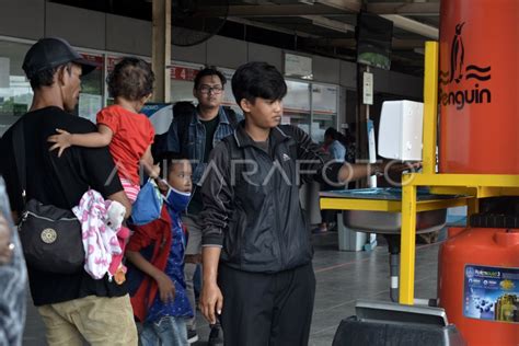 Tempat Cuci Tangan Di Pusat Keramaian Antara Foto