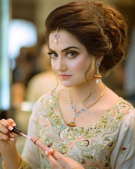 Details More Than 81 Round Face Pakistani Bridal Hairstyles Latest Ineteachers