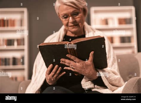 Lady Wisdom Bible Hi Res Stock Photography And Images Alamy