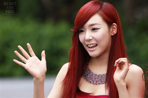 Pin By ♥︎♡︎ᗩᑎᑎᗩ♡︎♥︎ On Life Style Tiffany Snsd Kpop Hair Color Auburn Hair Red Hair