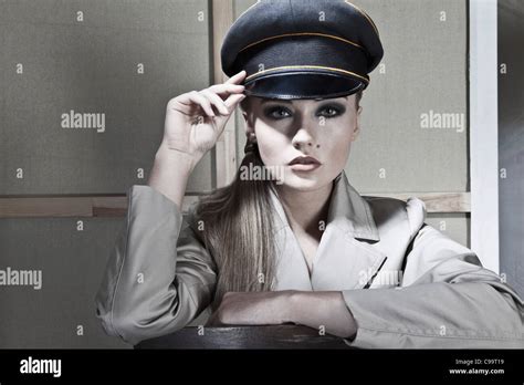 Polizistin porträt Fotos und Bildmaterial in hoher Auflösung Alamy