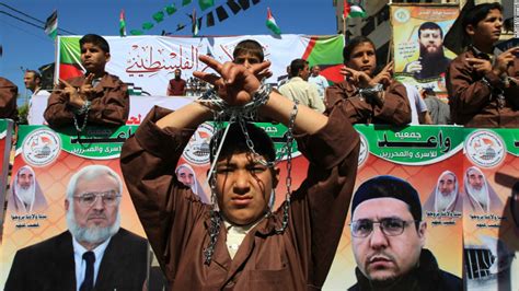 1500 Palestinian Prisoners Start Hunger Strike Cnn