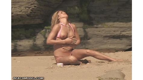 Hot Girl In Bikini Posing On Beach Porntube