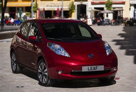 Nissan Launches Lease Deal For Leaf Electric Car Uk Car Of The Year