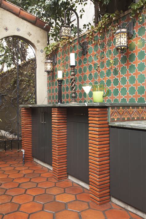 Find out what works well at bella construction from the people who know best. Terra Cotta Backyard, South Pasadena - Mission Tile West