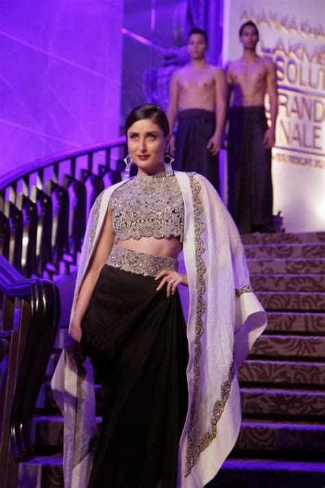Kareena Kapoor Looks Smoking Hot As She Walks Ramp For Anamika Khanna At Lakme Fashion Week 2015