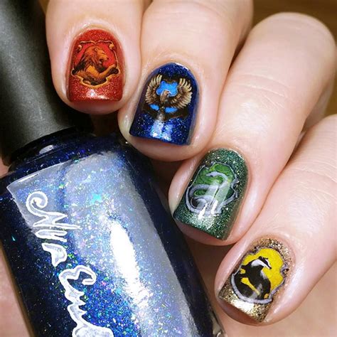 15+ Harry Potter Nail Art Ideas That Are Pure Magic ... While some of us get depressed struggling to paint our nails a solid color, others create masterpieces fit for art galleries.