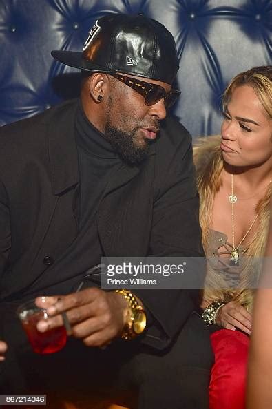 R Kelly And Halle Calhoun Attend A Party At Amora Lounge On October News Photo Getty Images