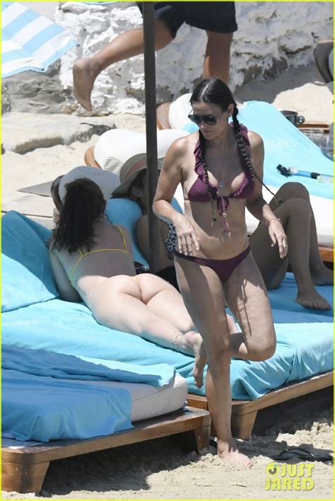 Photo Demi Moore Daughter Rumer Willis Bare Bikini Bods In Mykonos