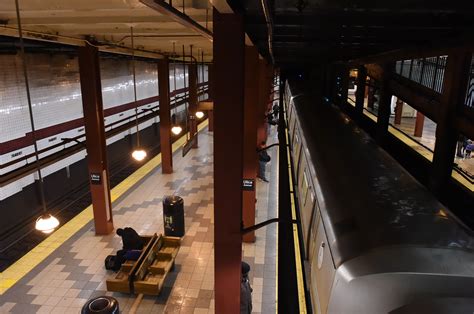 Man dies after he jumps in front of train in Brooklyn: Police | amNewYork