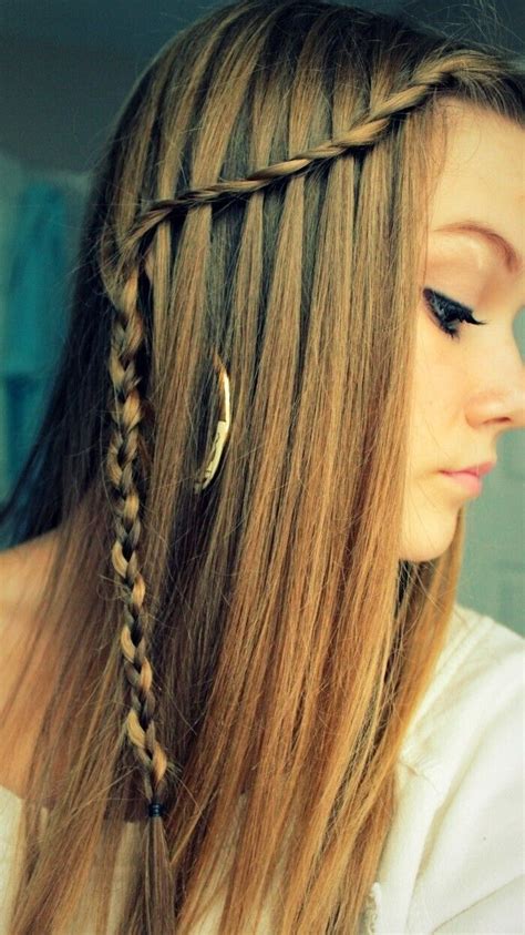 30 Simple and Easy Hairstyles for Straight Hair - Pretty Designs
