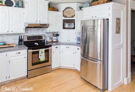 Using a gentle circular motion, scrub the cabinets with the microfiber cloth. White Kitchen Reveal {Home Tour} - Clean and Scentsible