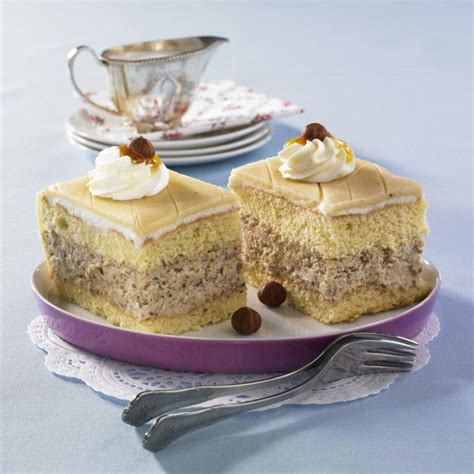 Alle, die auf nuss und marzipan stehen, sollten jetzt ihre öhrchen spitzen. Marzipan-Nuss-Schnitten Rezept | LECKER | Kuchen und ...