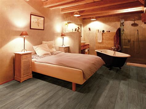 Swiss krono laminate flooring, the brand stands for quality and innovation. Parchet laminat Swiss Krono Grand Selection Pure Oak ...
