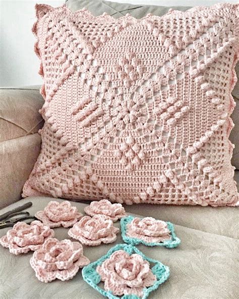 15 free crochet pillows pattern 2021 page 10 of 19 hotcrochet crochet pillow case
