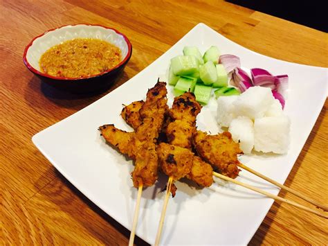 Kenneth beare is an english as a second language (esl) teacher and course developer with over three decades of teaching experience. -- Nasi Impit / Lazy Man Ketupat / Compressed Rice - Salt ...