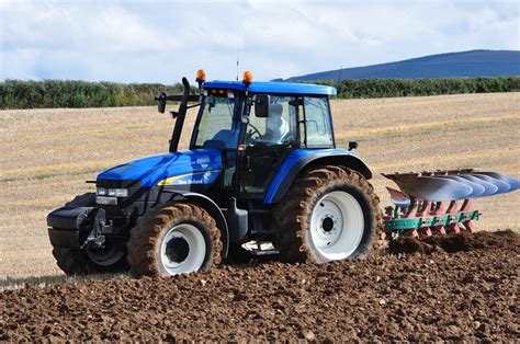 New Holland Tm155 Tractor And Kverneland 5 Furrow Plough Flickr