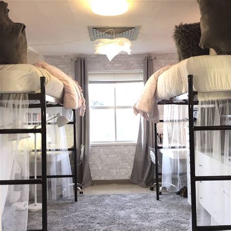 Mom Daughter Duo Transform Basic Dorm Room In Stunning Makeover Beautiful Dorm Room College