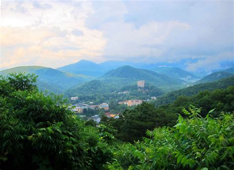 Gatlinburg Tn Is Situated At The Entrance To Great Smoky Mountains