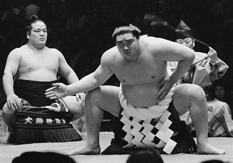 Taiho Dominant Postwar Sumo Champ Dies At 72 The New York Times