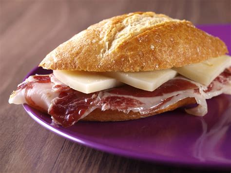 Traducir bocadillo significado bocadillo traducción de bocadillo sinónimos de bocadillo, antónimos de bocadillo. ¿Cuántas calorías tienen los bocadillos? - Recetín
