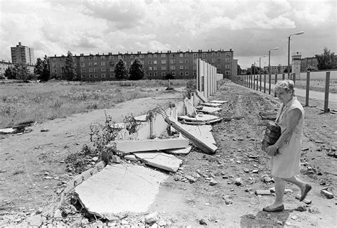 During the cold war and the berlin wall, potsdamer platz was nothing but a vast expanse of empty land. THE FALL of the BERLIN WALL - 1990 the WALL disappears ...