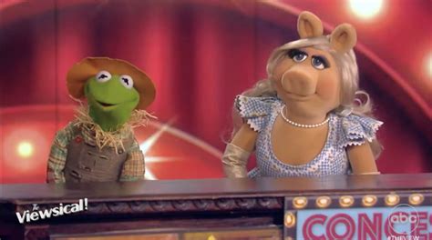 Kermit The Frog And Miss Piggy Perform Muppets Haunted Mansion Number