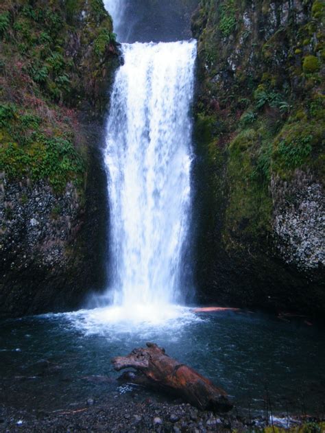 Bottom Of Multnomah Falls Bridal Veil Oregon