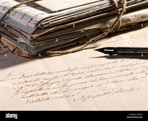 Escribiendo Una Carta Con Una Pluma Estilográfica Retro Fotografía De