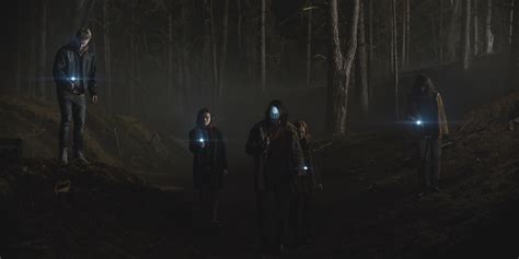 Dark Season 3 Review Netflix Sci Fi Show Cements Itself As A Classic