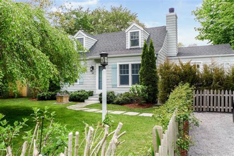 Adorable Bijou Cottage In East Hampton With Pool Wants 1495 Million
