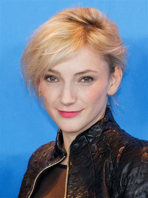 In her acting, she synthesizes the elements of both cultures. Alexandra Borbély - AlloCiné