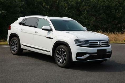 It seats five, and it has a large cargo area. Volkswagen też chce mieć SUV-a coupe. Na początek w Chinach