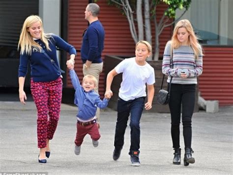 (editorial use only) in this handout photo provided by a.m.p.a.s., reese witherspoon, michelle couttolenc and. Reese Witherspoon family: siblings, parents, children, husband