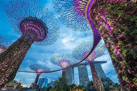 It lies 85 miles (137 kilometers) north of the equator. Eight Architectural Wonders Of Singapore - WorldAtlas.com