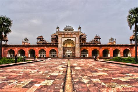 Akbars Tomb Sikandra Agra Uttar Pradesh History And Architecture