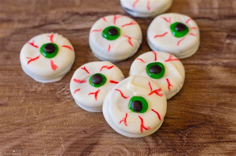 Oreo Eyeball Halloween Cookies A Moms Impression Recipes Crafts
