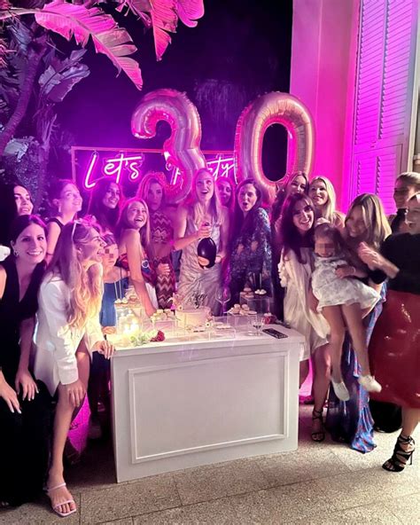 L Ex Velina Bionda Irene Cioni Festeggia 30 Anni Con Un Super Party In