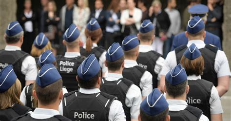 Belgique Des Centaines De Policiers Rendent Hommage à Leurs Collègues Assassinées à Liège